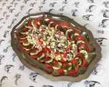 Une image de l'étape 11 de Salade de tomates et concombres au jambon et roquefort.