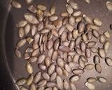 Foto del paso 1 de la receta Arroz pipián rojo con cerdo y calabaza