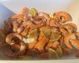Une image de l'étape 3 de Crevettes sauvages marinées sauce pêche curry au citron et aneth.