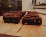 Foto langkah ke 12 dari resep Soft and Chewy Triple Chocolate Fudge Brownies.