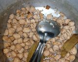 सोया चंक्स ग्रीन ग्रेव्ही (Soya Chunks Green Gravy Recipe In Marathi) रेसिपी स्टेप 9 फोटो 