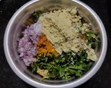 गावरानी चणे आणि तुरीचे चाकवत घातलेले वडे.(Gavran Chane Turi Chakvat Bhaji Vade Recipe In Marathi) रेसिपी स्टेप 3 फोटो 
