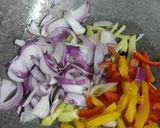 वेज चीज़ मैगी (veg cheese maggi recipe in Hindi) रेसिपी चरण 2 फोटो