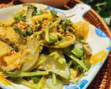 Hình bước làm 2 của món Cần tây xào thơm và dưa leo