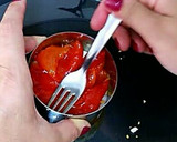 Foto del paso 1 de la receta: Ensalada de pimientos asados con cebolla caramelizada