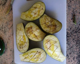 Foto del paso 1 de la receta: Berenjena rellenas de bacon gratinadas con cheddar