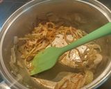 A picture of step 1 of Mi sopa de fideos y langostinos (prawn and noodle soup).