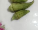 عکس مرحله 1 از دستور سرخ کردن بامیه خورشتی