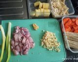 Foto langkah ke 2 dari resep 49. Sup ayam kembang tahu.