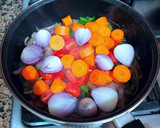Foto del paso 6 de la receta: Pollo estofado al curry japonés casero con cebollitas dulces