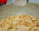 Foto langkah ke 4 dari resep Nasi Goreng Nanas/Pineapple Fried Rice.