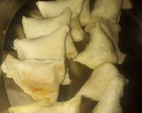 A picture of step 7 of Mini bread paneer samosa.