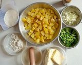 Foto langkah ke 1 dari resep Cheesy baked potatoes.