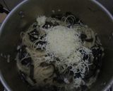 Foto langkah ke 4 dari resep One pot creamy angel hair with mushrooms.