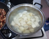 Foto del paso 1 de la receta: Carnitas en salsa roja
