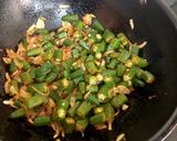 A picture of step 1 of Fried bhindi.