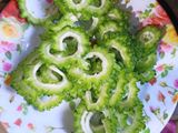 Mướp đắng xào chay nấm hương
