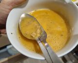 รูปขั้นตอนการทำที่ 1 ของ ไข่เจียวเห็ดแชมปิญอง Champignon Omelette