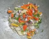 Foto langkah ke 2 dari resep Oseng kerang kupas pedas manis.
