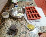 Foto del paso 2 de la receta: Fudge de chocolate blanco y negro con pistachos, arándanos