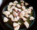 Foto del paso 2 de la receta: Pollo en salsa de champiñones "Sin Nata"
