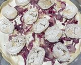 Une image de l'étape 2 de Tarte flambée chèvre et miel.