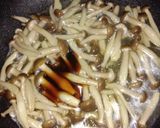 รูปขั้นตอนการทำที่ 4 ของ ผัดเห็ดใส่เต้าหู้เหลืองนิ่ม (Stir-Fried Mushrooms with Soft Yellow Tofu)