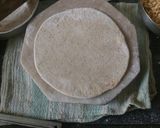 A picture of step 3 of Gobhi Parantha.
