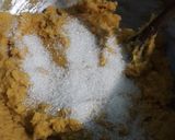 A picture of step 2 of Chana dal halwa.