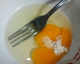 Foto langkah ke 2 dari resep Telur Dadar Berenda.
