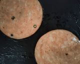 Gambar langkah 2 resipi Sandwich Pisang Dengan Mentega Kacang & Salami Ayam.