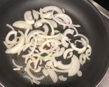 Une image de l'étape 1 de Sauté de courgette/crevettes.