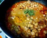 A picture of step 3 of Chole Paneer Methi Malai.