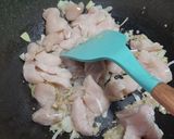 Foto langkah ke 3 dari resep Shirataki Goreng Ayam.