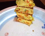 A picture of step 5 of Egg omelette with noodles.