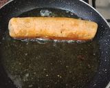 A picture of step 4 of Pery pery chicken cheese rolls.
