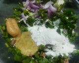 A picture of step 2 of Palak Chicken Pakoda.