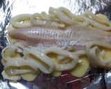Foto del paso 2 de la receta: Merluza con mariscos en papillote