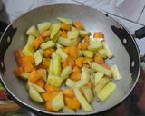 রেস্টুরেন্টে স্টাইলে মিক্সড ভেজ(restaurant style mixed veg recipe in Bengali) রেসিপি ধাপ - 2 ছবি
