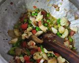A picture of step 4 of Vegetable pulao.