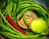 Hình bước làm 1 của món Đậu Đũa Giã Trộn Cá Hộp