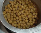 A picture of step 1 of Restaurant style chole masala.