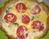 Foto del paso 6 de la receta: Flor de quiche con brócoli, tomate y queso de cabra