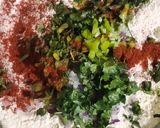 प्याज ओर मेथी के थेपले (Pyaz aur methi ke theple recipe in Hindi) रेसिपी चरण 2 फोटो