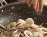 Hình bước làm 3 của món Mì Xào Hải Sản