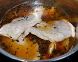 Foto del paso 5 de la receta Filetes de cerdo en salsa de almendras y vino dulce