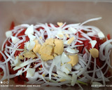 Foto del paso 2 de la receta: Caballa a la plancha con ensalada de pimientos del piquillo y espárragos verdes en conserva