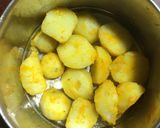 A picture of step 2 of Aloo Palak.