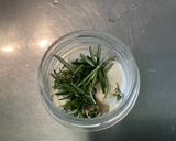 Une image de l'étape 4 de Ail frais aux aromates et huile d’olive.