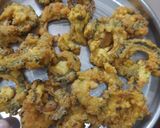 A picture of step 6 of Bitter melon pakoda.